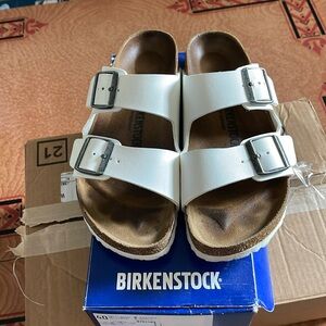 Ladies size 9 white Birkenstock barely worn